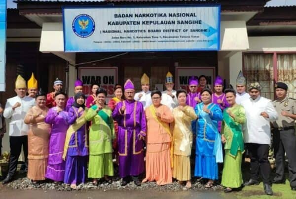BNN KEPL SANGIHE MERIAHKAN HUT BNN KE 20 DENGAN MEMAKAI BAJU ADAT